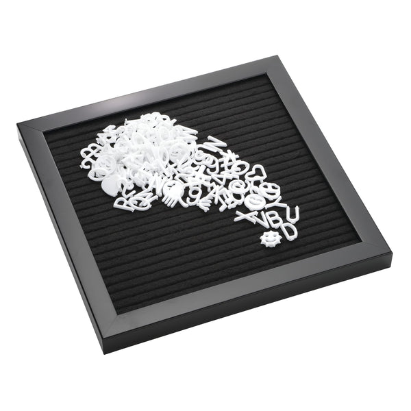 Tableau en feutre avec lettres